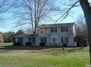 38 E Oakwood Dr, Carlisle, PA 17015