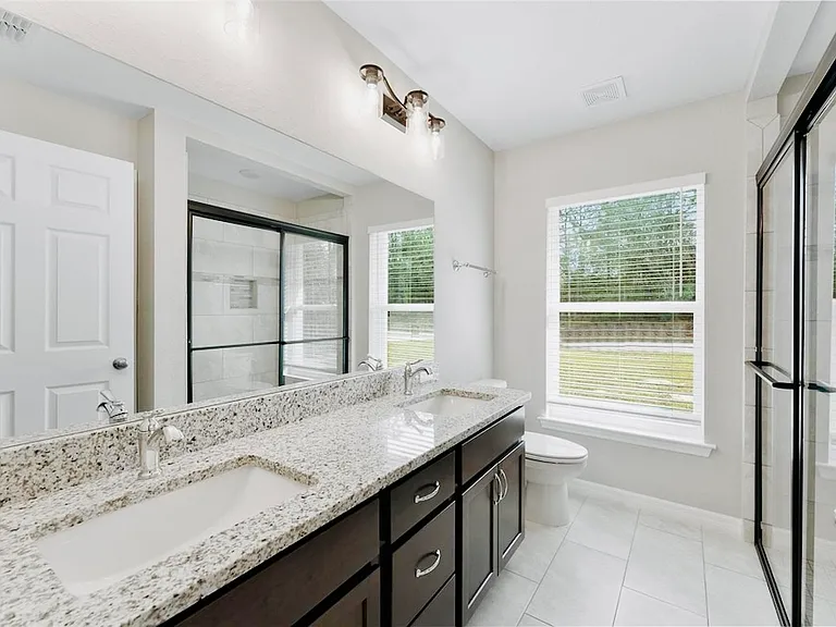 9416 N Sandree Dr — Photo 18