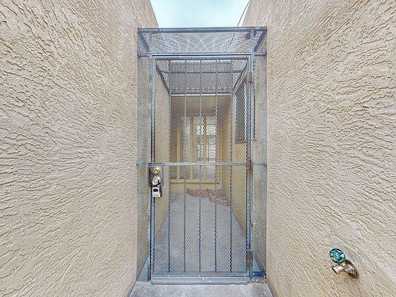2nd image of 69 Calle De La Noche NE