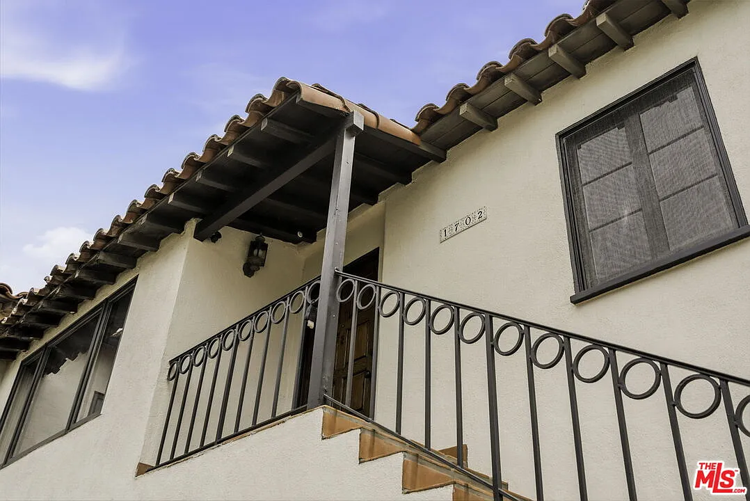 Building Photo - 1702 Idaho Ave #3