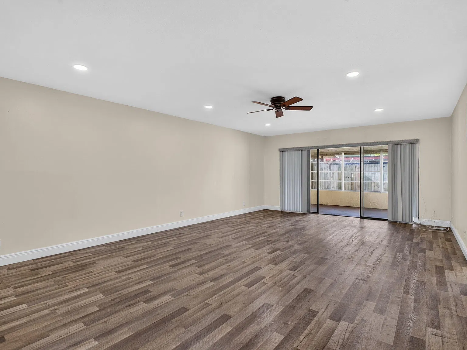 3 bed, 2.0 bath, 1458 sqft, $2,600 — Photo 4