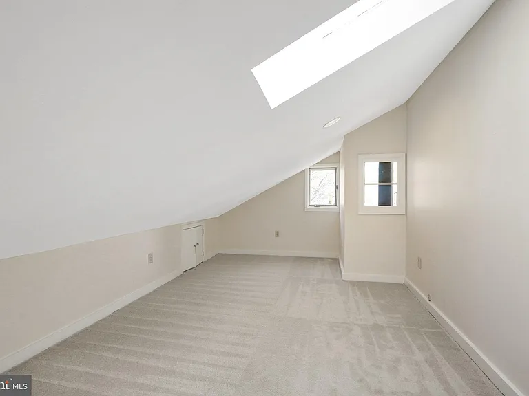 2031 Hillside Dr — Photo 75