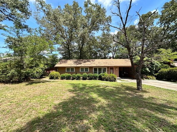 3221 Foxhall Rd