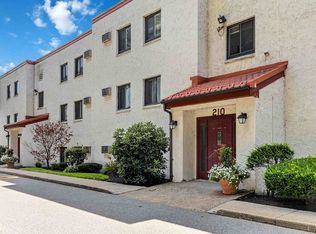 210 Fellsview Ter APT 212, Stoneham, MA 02180
