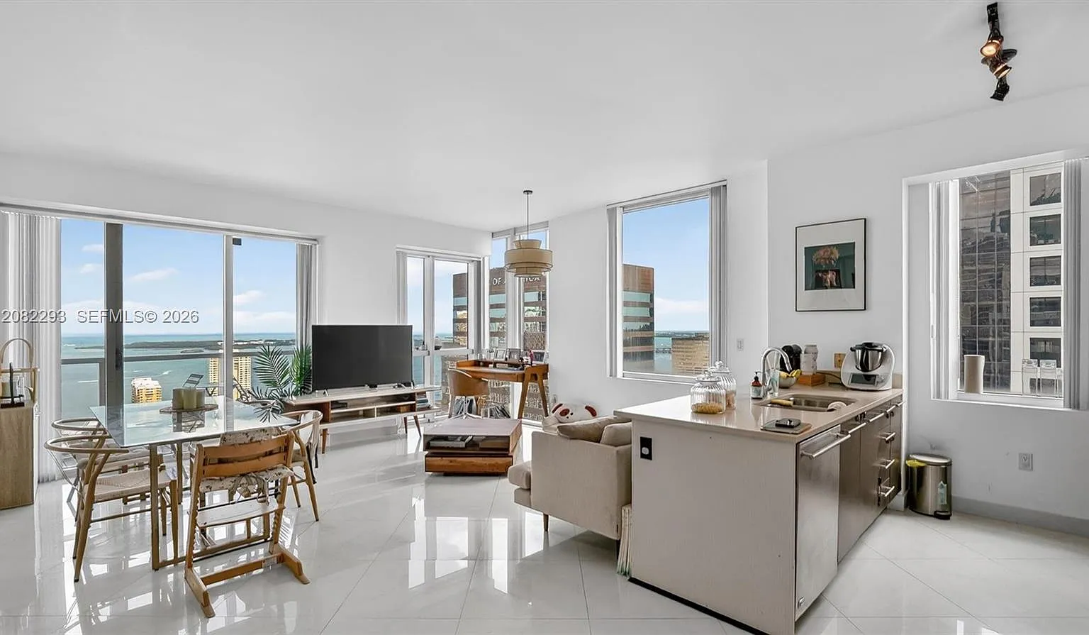 500 Brickell East Condo — Photo 1