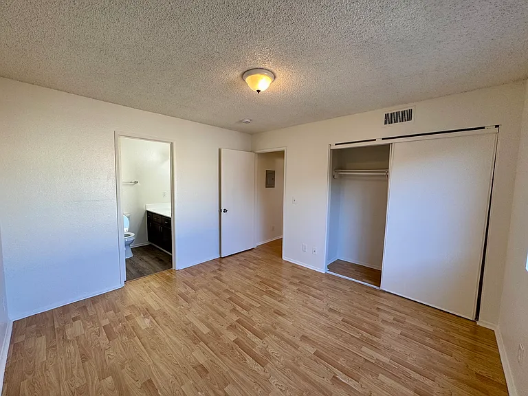 814 E Windsor Rd #106 — Photo 5