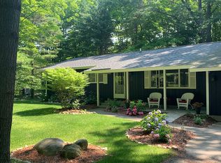 4042 Oxford Dr, Leland, MI 49654