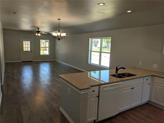 3rd image of 5537 Goodman Ave