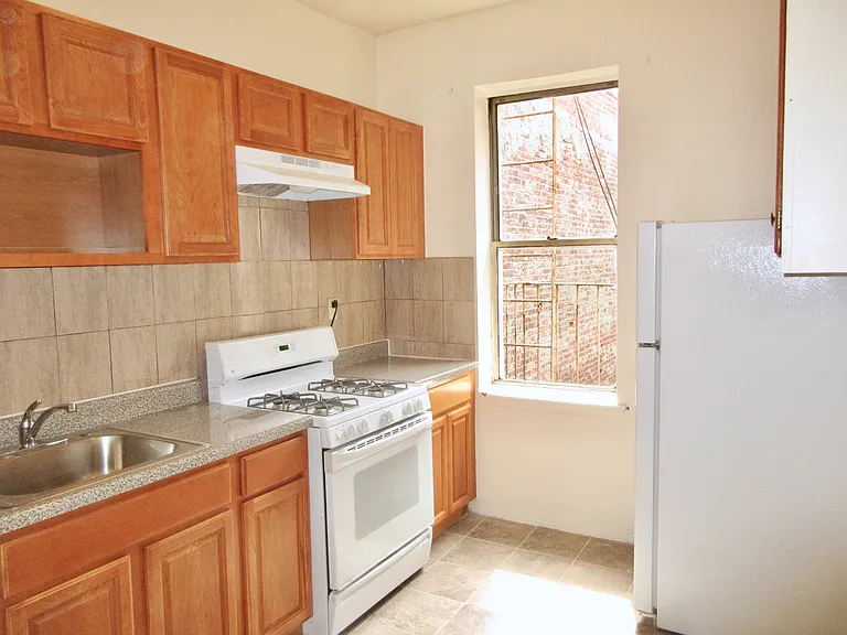 534 Ralph Ave #3 — Photo 2