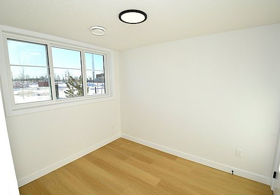 4th image of 18120 28th Ave SW #45