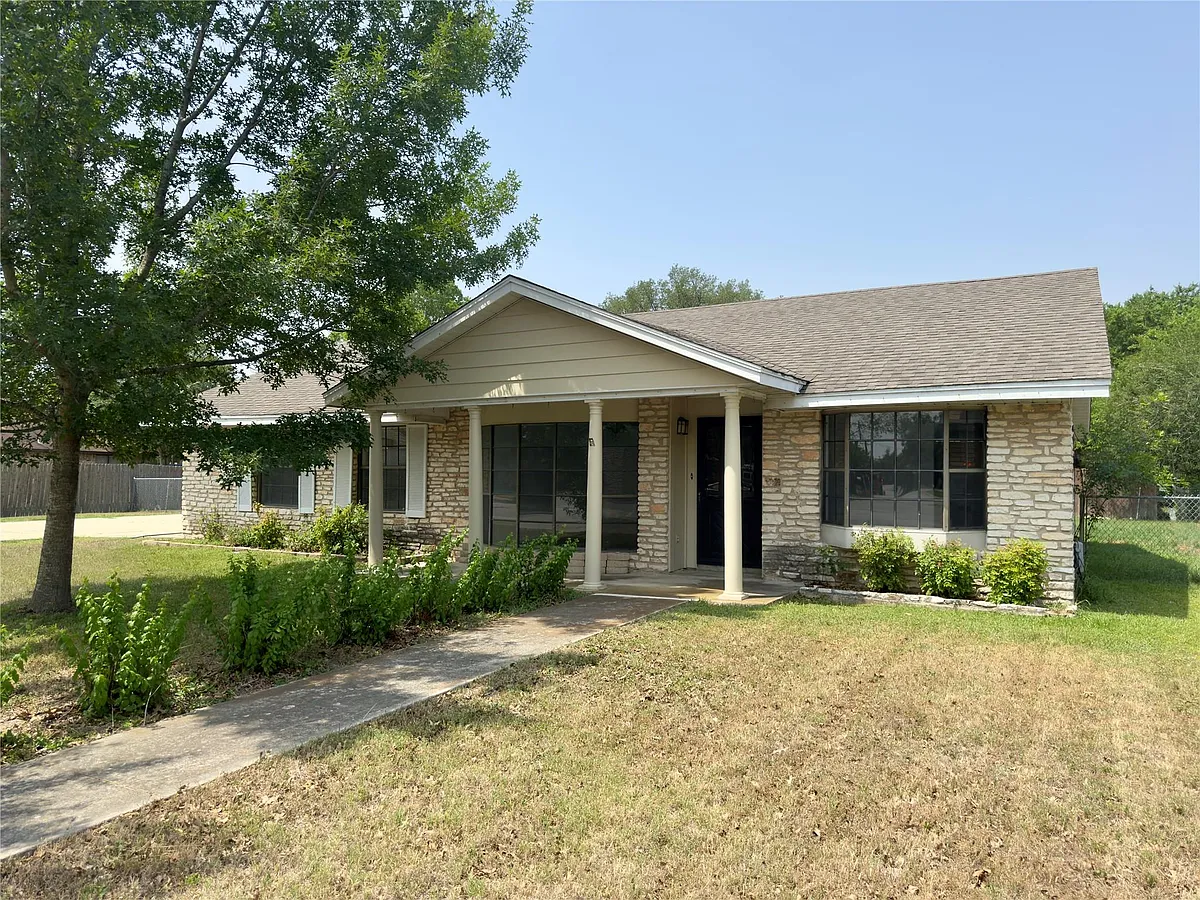 Building Photo - 821 S Guadalupe St