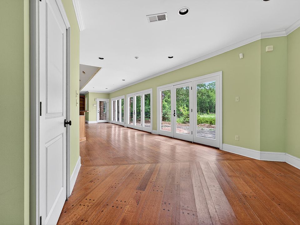 16th image of 530 W Raines Rd