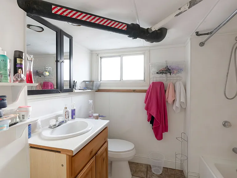654 N 100 E #1 — Photo 3