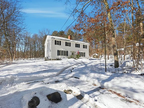 4th image of 429 Moore St