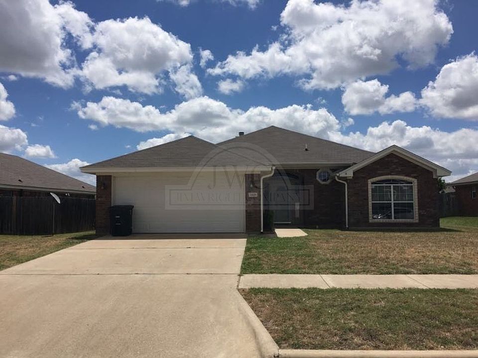 1st image of 2408 Wisteria Ln