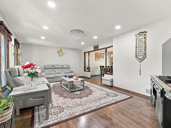 5th image of 458 S Park Blvd