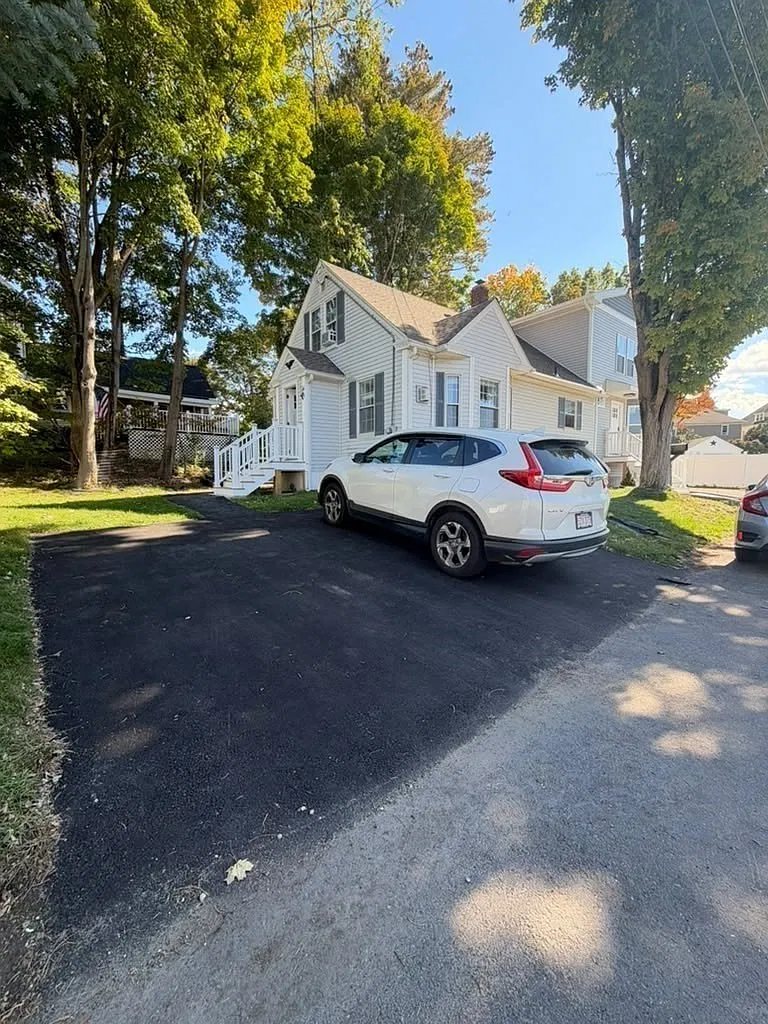 3 bed, 2.0 bath, 1400 sqft, $3,700 — Photo 2