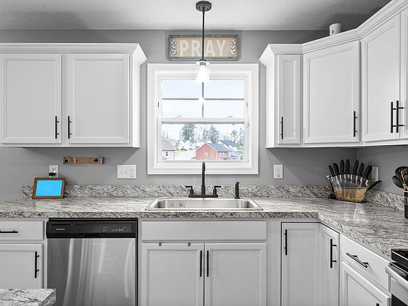 4th image of 453 Woodtrace Dr