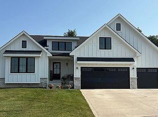 807 E Trail Ridge Ave, Indianola, IA 50125