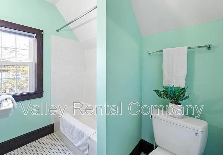 61 Woodlawn Ave — Photo 14