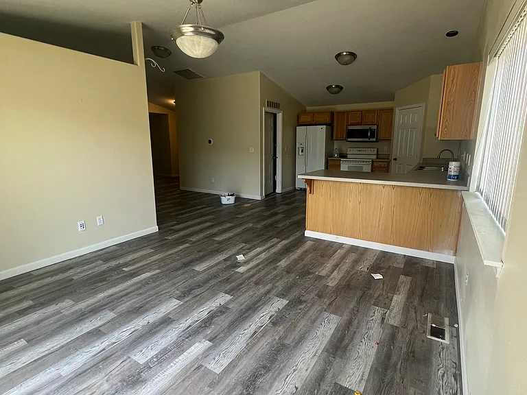 453 SE Ponderosa Dr — Photo 7