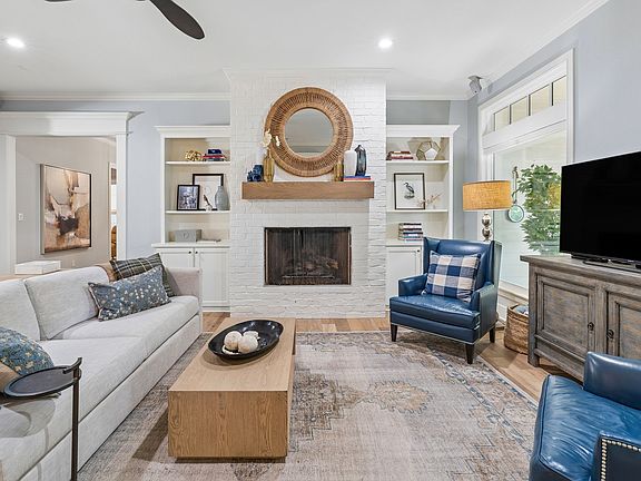 4th image of 200 Sharon Rose Ct