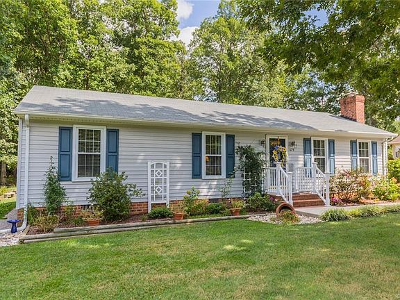 3rd image of 429 Evanrude Ln
