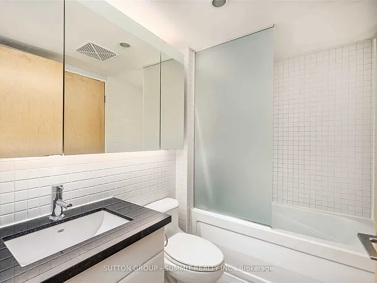 1005 King St W #416 — Photo 22