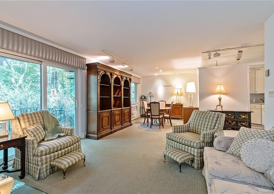 1st image of 16 Scenic Dr APT V