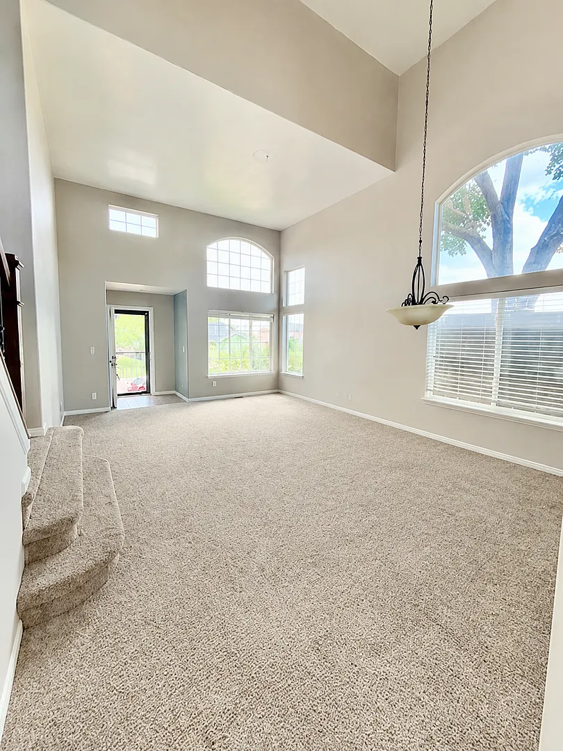 Large 4 bedroom home in Founders Village — Photo 2