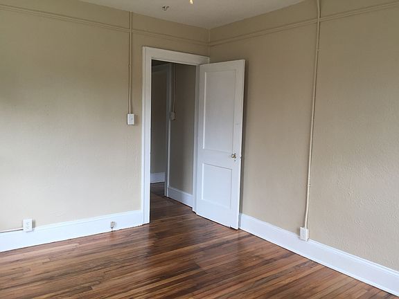 5th image of 1400B Summit Ave