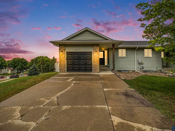 3072 E Bragstad Dr, Sioux Falls, SD 57103