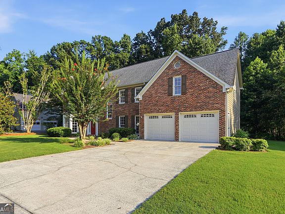 3rd image of 2416 Westport Cir SW