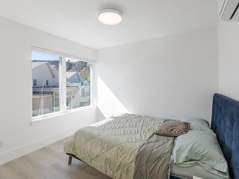 Landry Cres — Photo 17