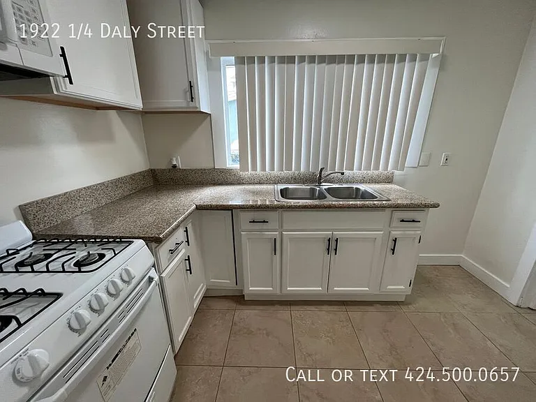 1922 1/4 Daly St — Photo 6