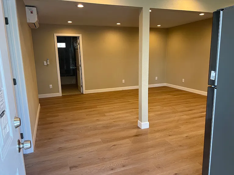 1023 N Citrus Ave — Photo 13