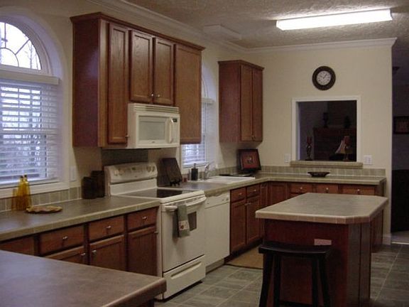 3rd image of 167 Winter St