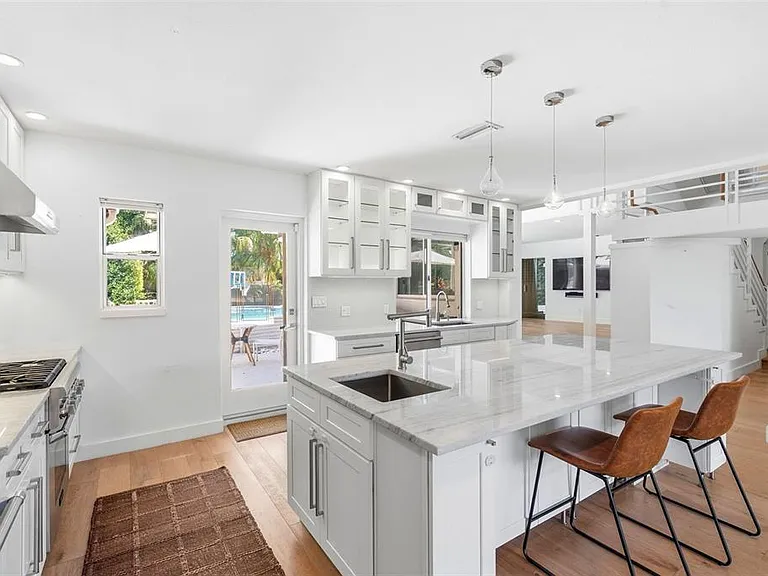 141 Giralda Blvd NE — Photo 10