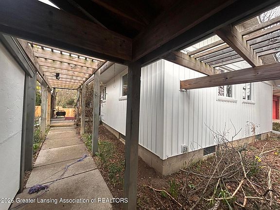 2nd image of 1538 Parkvale Ave