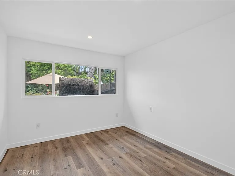 901 Micheltorena St — Photo 28