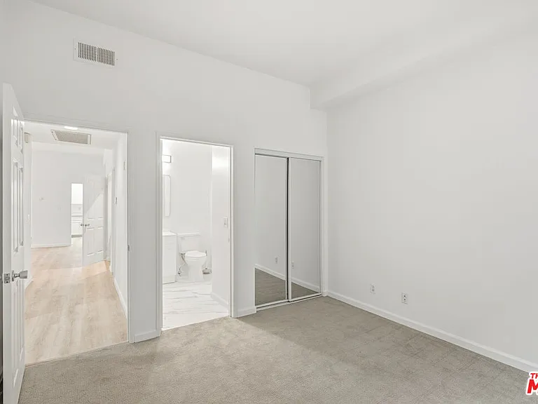 11636 Montana Ave #103 — Photo 32