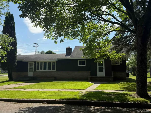 440 Balsam St, Kingsford, MI 49802