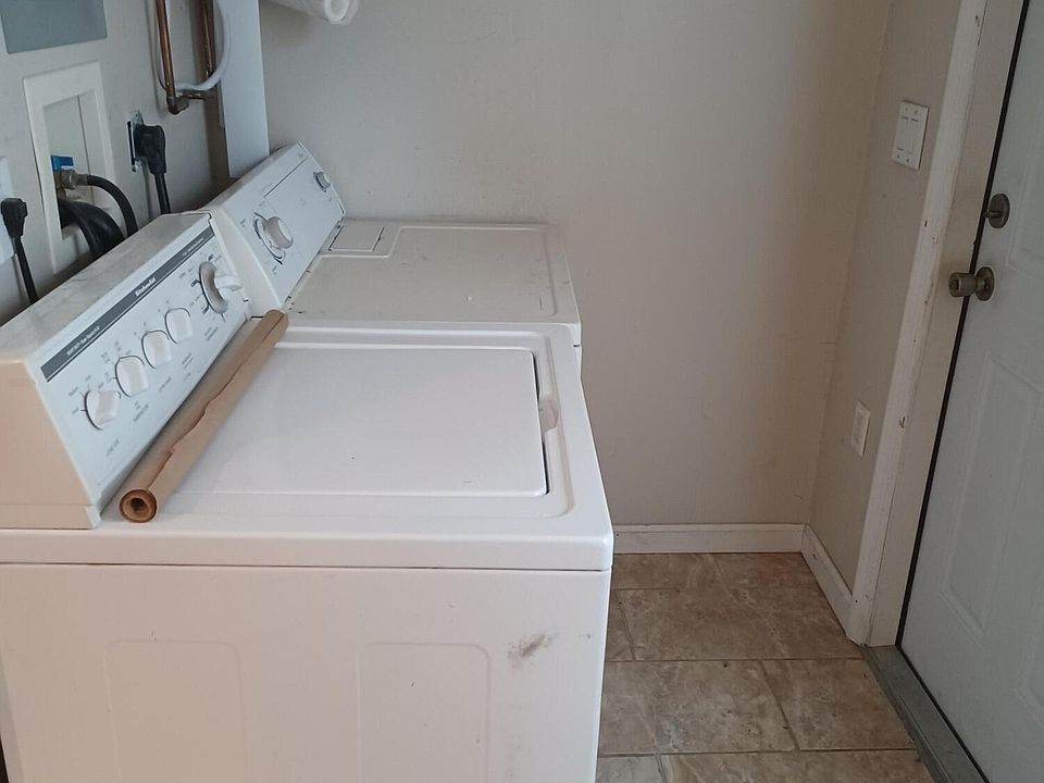 2nd image of 6404 Plunkett St