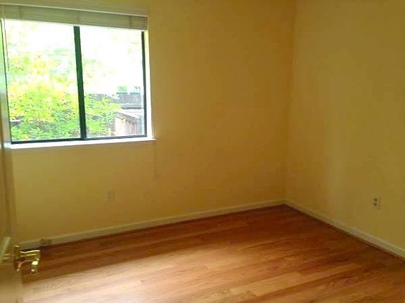 4th image of 2100 Cedar Ave
