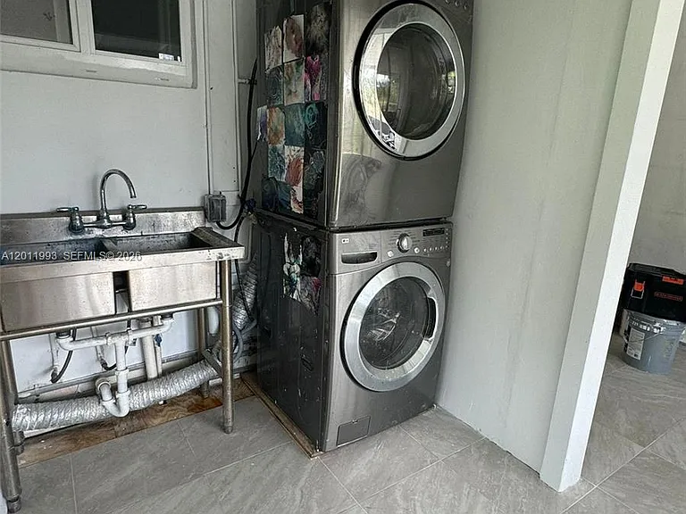 115 SE 2nd St #1 — Photo 10