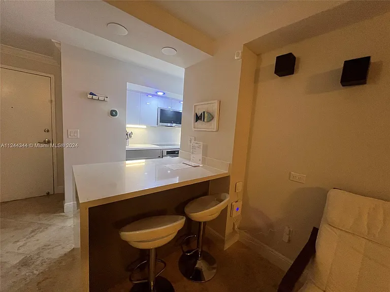 6917 Collins Ave #809 — Photo 10