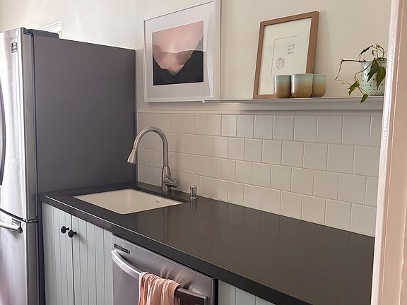 5th image of 503 N Gardner St #503