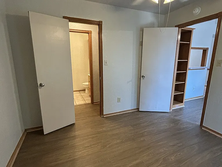 1000 Rambling Oaks Dr #8 — Photo 12