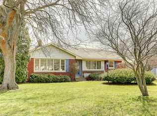 407 W Mall Rd, Glendale, WI 53217