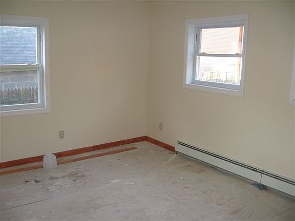 5th image of 510 Bolton Ave